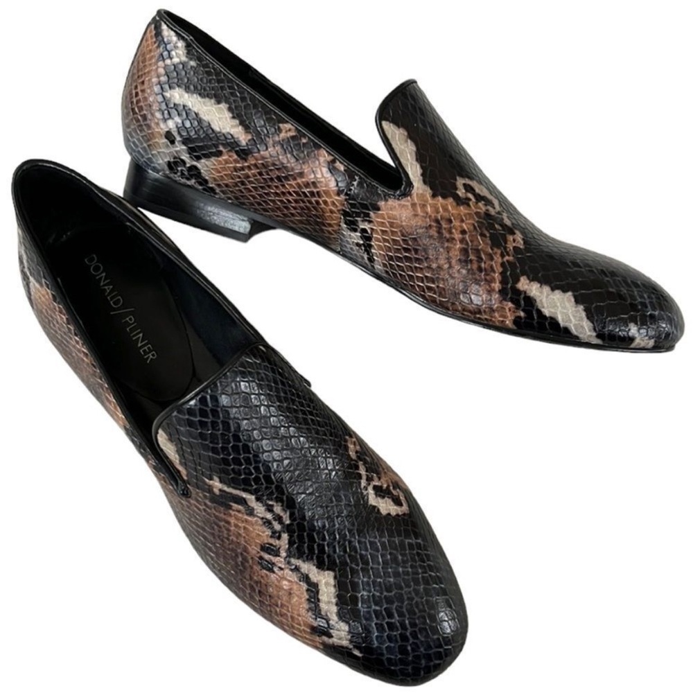 NWOT Donald J. Pliner Snakeskin Leather Flats Women’s Size 6